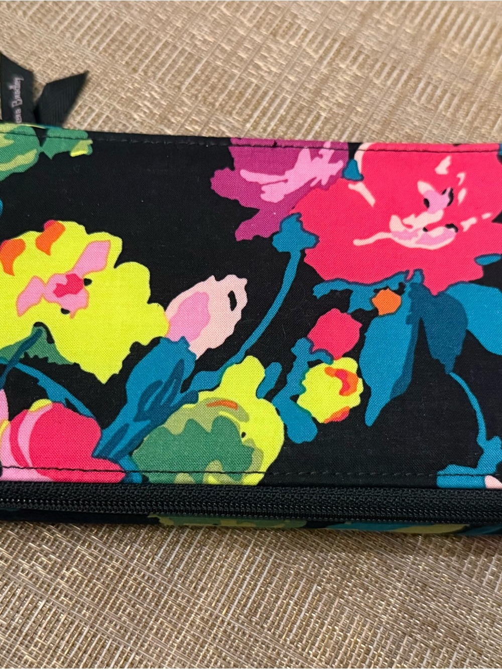 Vera Bradley Hi Lo Meadow 7 day pill organizer-brand new with out tags